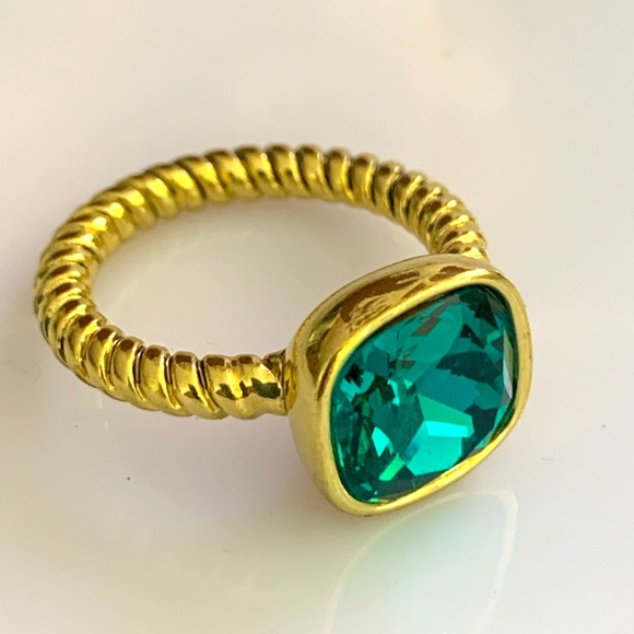 Heidi Daus®"Ring It Up" Crystal Square Ring Green Size 6 NIB - Picture 1 of 8